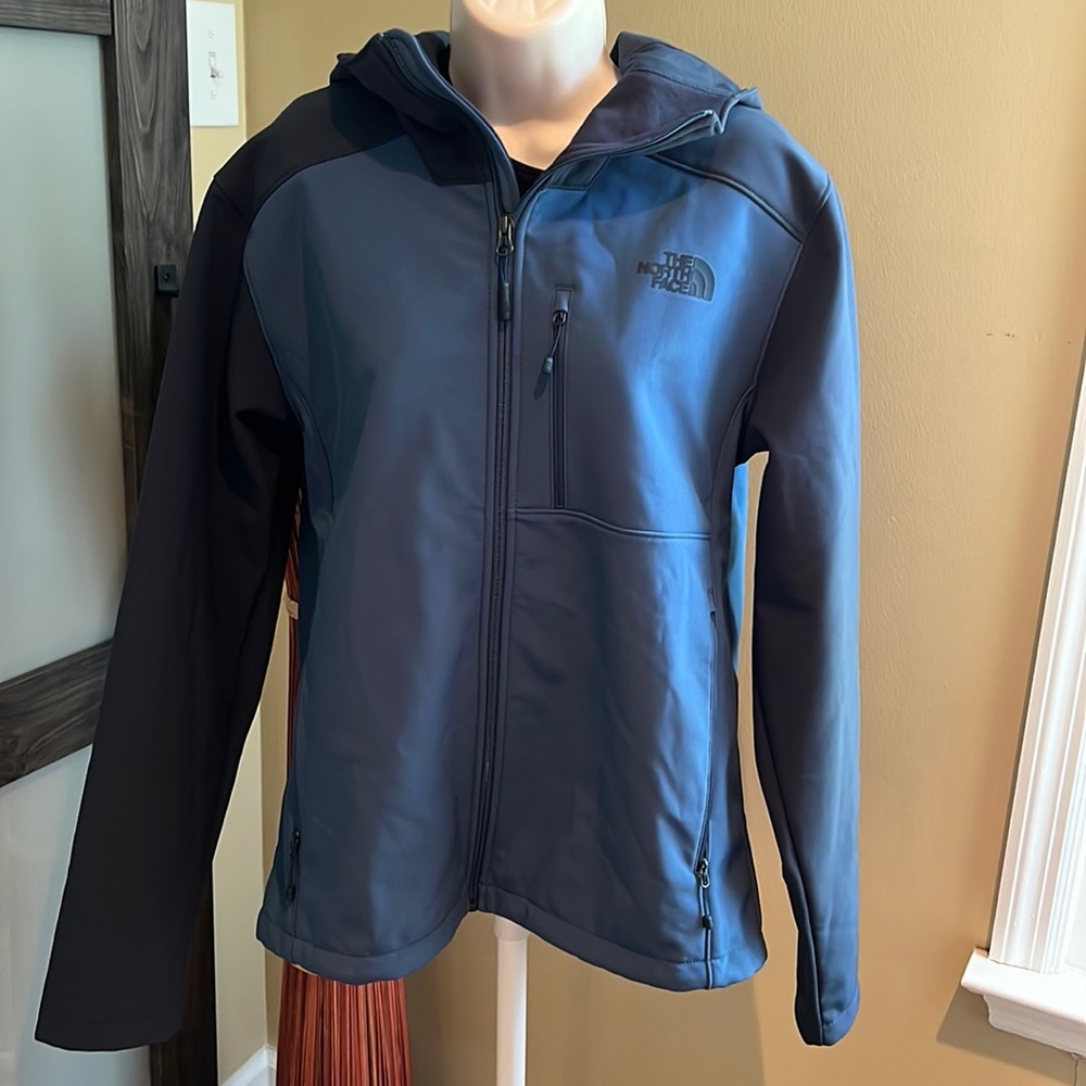 Men’s North Face medium weight jacket